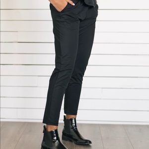 🌙NWT+B Black Everywhere Pants (S)
Orig price $77